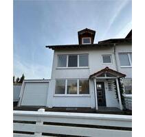 Reihenhaus mit kleinem Garten und Garage in Staufenberg-Mainzlar