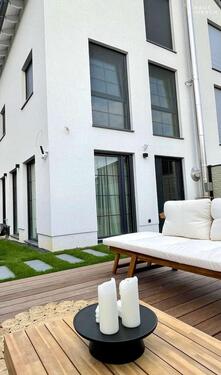 Foto - Luxuriöse Doppelhaushälfte mit Smart-Home-System, Alarmanlage, Kamin, Garten, - möbliert zur Miete