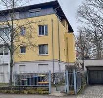 Entdecken Sie den idealen Parkplatz für Ihr Fahrzeug in einer sicheren und geschützten Umgebung. Wir bieten Ihnen einen komfortablen Tiefgaragenstellplatz zur Miete in der pulsierenden Stadt... - Dresden Blasewitz