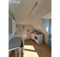 Mai-Okt helle kleine Dachgeschosswohnung (Altbau) - Friedrichshafen
