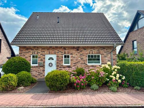 Foto - Traumhaus in Bad Oldesloe mit Pool, Anbau u.sonniger Dachterrasse