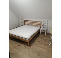 ein Zi. frei von möbiliziert Vier Zimmer Wohnung 7Km von Zentrum - Stuttgart Bad Cannstatt