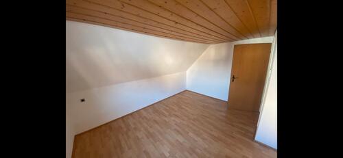 Foto - 1 Zimmer Dachgeschoßwohnung zur Miete in Flörsheim am Main