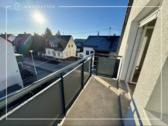 Foto - Moderne 3-Zimmer-Wohnung mit Balkon, Einbauküche, Stellplatz und ca. 50 m² ausgebautem Dachboden