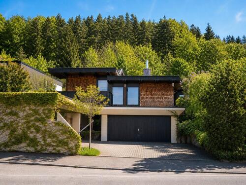 Foto - Wohnen mit Weitblick: Großzügiges Einfamilienhaus mit Traumgarten