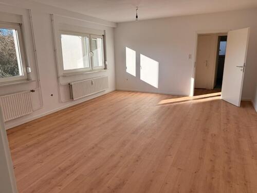 Foto - Sanierte, helle 4 Zi, Küche, Diele, Bad, Terrasse & großem Garten