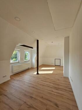 Foto - Charmante und frisch kernsanierte 2-Zimmer-Wohnung, KDB, im 2.OG