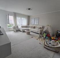 Lichtdurchflutete 3-Zi.-Wohnung mit toller Raumaufteilung. Plus EBK, Balkon und Stellplatz - Aschaffenburg Gailbach