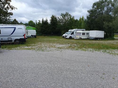 Foto - ParkStellplatz für Fahrzeuge (Wohmobil, Transporter, Anhänger)