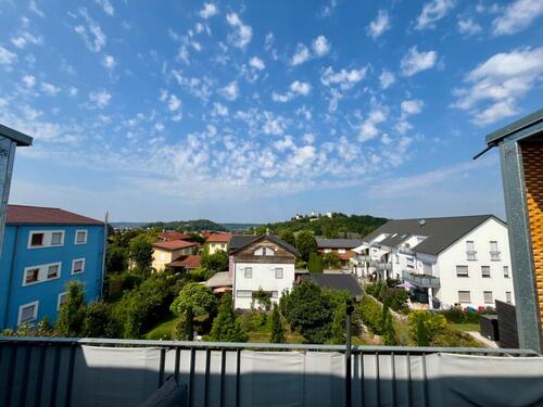 Foto - Aussicht geniessen: Neue sonnige 2 Zi-Whg. mit EBK u. Abstellraum