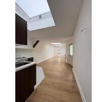 Helle 3-Raumwohnung im Dachgeschoss mit Einbauküche in zentraler Lage - Magdeburg Leipziger Straße