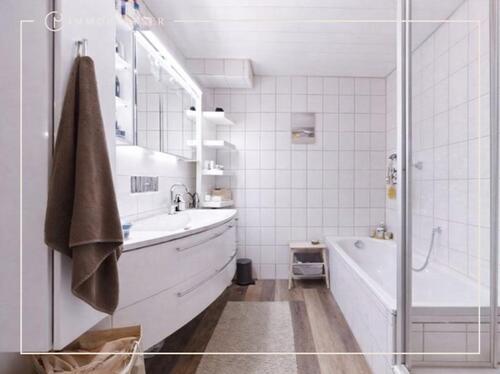 Foto - Mehrfamilienhaus, Wohnhaus in Leonberg