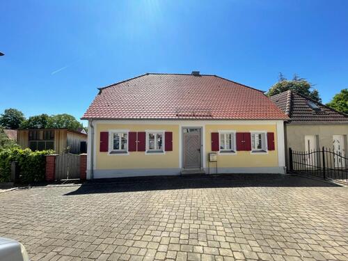 Foto - Wohnhaus mit Garten u. Scheune mitten in Wallerstein zu vermieten