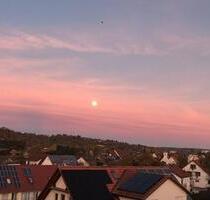 Attraktive 2,5-Zimmer-Dachgeschosswohnung mit zwei Balkonen und t - Kirchheim unter Teck