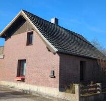 Großes Einfamilienhaus mit separater Einliegerwohnung und Garage - Ebstorf