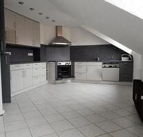 3 Zimmer DG Wohnung mit Garage in SinzingViehhausen zu vermieten