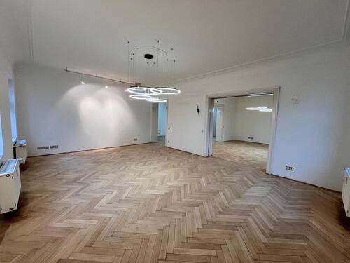 Foto - Großzügige neu sanierte Wohnung zu vermieten
