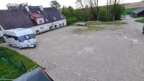 Foto - Stellplätze für Wohnwagen, -mobile und Anhänger. Nordwestl. v.Mü.