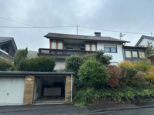 Foto - Einfamilienhaus Mehrfamilien mit drei Wohneinheiten
