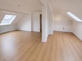 Foto - Renovierte 3-Zimmer-Dachgeschosswohnung zu vermieten