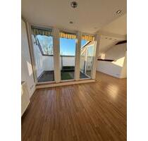 Lichtdurchflutete 2- Zimmer-DG-Whg mit Terasse, EBK und Fernblick über Aachen