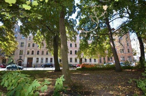 Foto - Jugendstil-Charme 2 Zi Balkon Parkett Original-Türen Schloßplatz