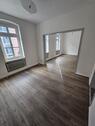 Foto - Frisch renovierte 2-Zimmer-Wohnung mit hellem Wohnbereich in zentraler Lage