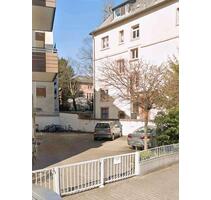 Eingezäunter Parkplatz in Frankfurt Westend Süd - Frankfurt am Main Bockenheim