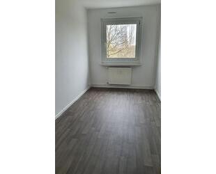 Erstbezug nach Sanierung - 4 - Raumwohnung mit Balkon und Aufzug, Am Sportpark 20 ab 01.2026!! - Glauchau