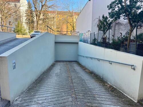 Foto - Motorrad- Tiefgaragen- Stellplatz in Berlin Wedding