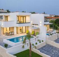 Private Luxus-Villa „Joy“ mit Pool – 8 Personen in Novalja - Passau Maierhof