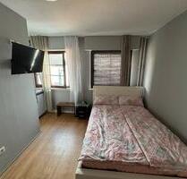 Pension Zimmer mit Bad Küche - 650,00 EUR Kaltmiete, in Köln (PLZ: 50667)