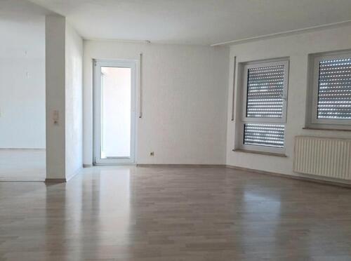 Foto - Zentrale 3,5-Zimmer Wohnung mit Balkon, Büro & Garage