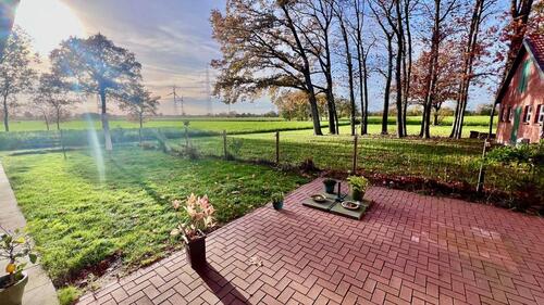 Foto - Modernisierter Bungalow mit Garten und Terrasse im Außenbereich