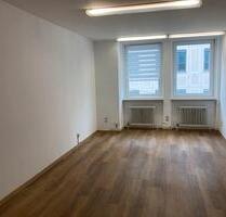Praxisraum - 446,00&nbsp;EUR Kaltmiete, ca.&nbsp; 20,00&nbsp;m&sup2; in Nürnberg (PLZ: 90403)
