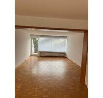 Helle 3 Zimmer großzügig geschnitten Wohnung in Schmachtdendorf - Oberhausen Biefang