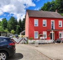 Wohnhaus mit Werkshalle - 245.000,00&nbsp;EUR Kaufpreis, ca.&nbsp; 130,00&nbsp;m&sup2; in Zweibrücken (PLZ: 66482)