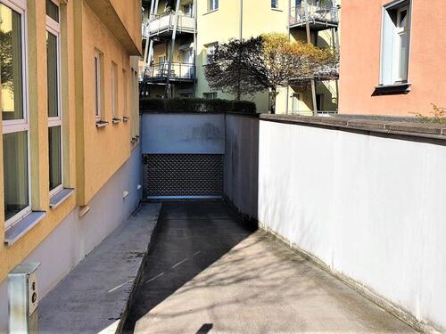 Foto - Tiefgaragenstellplatz in Innenstadtlage & Bahnhofs- Klinikumnähe