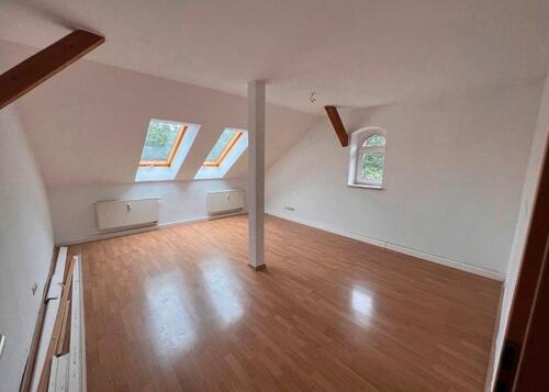 Foto - Große 5,5-Zimmer DG-Wohnung mit Garten in ruhiger Lage