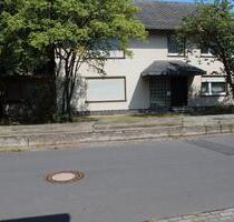 Zwei-Familienhaus mit Nebengebäuden und großzügigem Grundstück - Niederaula