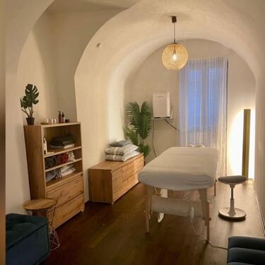 Foto - Voll ausgestatteter Behandlungsraum in zentralem Yogastudio