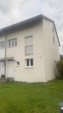 Foto - Modernes Reihenhaus mit Einbauküche und Garage