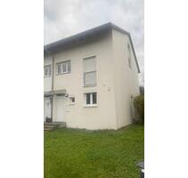 Modernes Reihenhaus mit Einbauküche und Garage - Lörrach