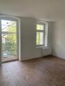 Foto - Zweitbezug nach San.! Große3-Zi. mit Einbauküche, Laminat, Lift, Balkon und Wanne!