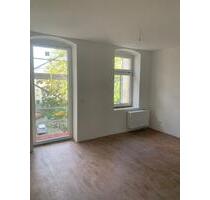 Zweitbezug nach San.! Große3-Zi. mit Einbauküche, Laminat, Lift, Balkon und Wanne! - Chemnitz Hilbersdorf