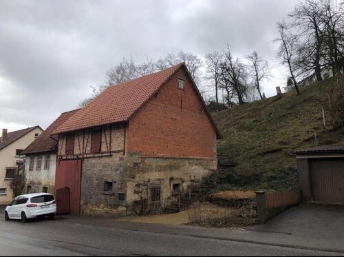 Foto - Solide Scheune mit baufälligem Haus und Großen Garten