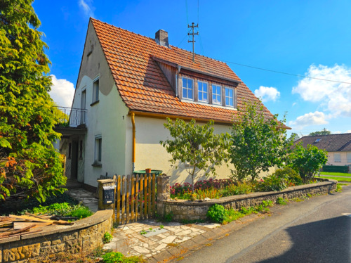 Foto - Idyllisch gelegenes Wohnhaus mit Nebengebäude und großem Garten