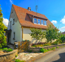 Idyllisch gelegenes Wohnhaus mit Nebengebäude und großem Garten - Maroldsweisach