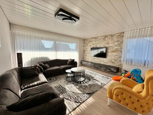 Foto - Moderne kernsanierte 3,5 Zimmer Wohnung mit Balkon & Garage