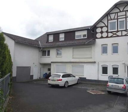 Foto - Mehrfamilienhaus mit 6 Wohnungen, 5 Garagen – 533 m² Wohnfläche